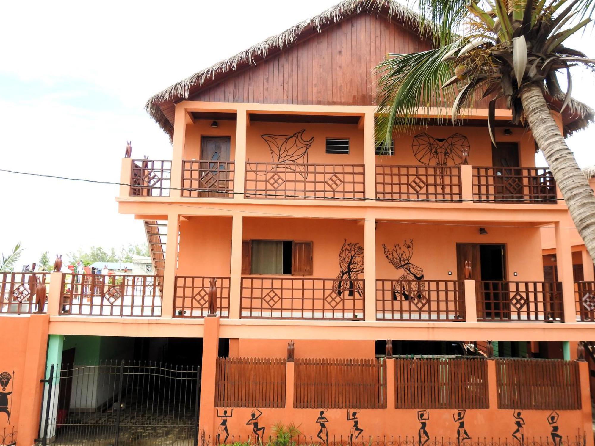 Hotel Trecicogne Morondava Exterior photo